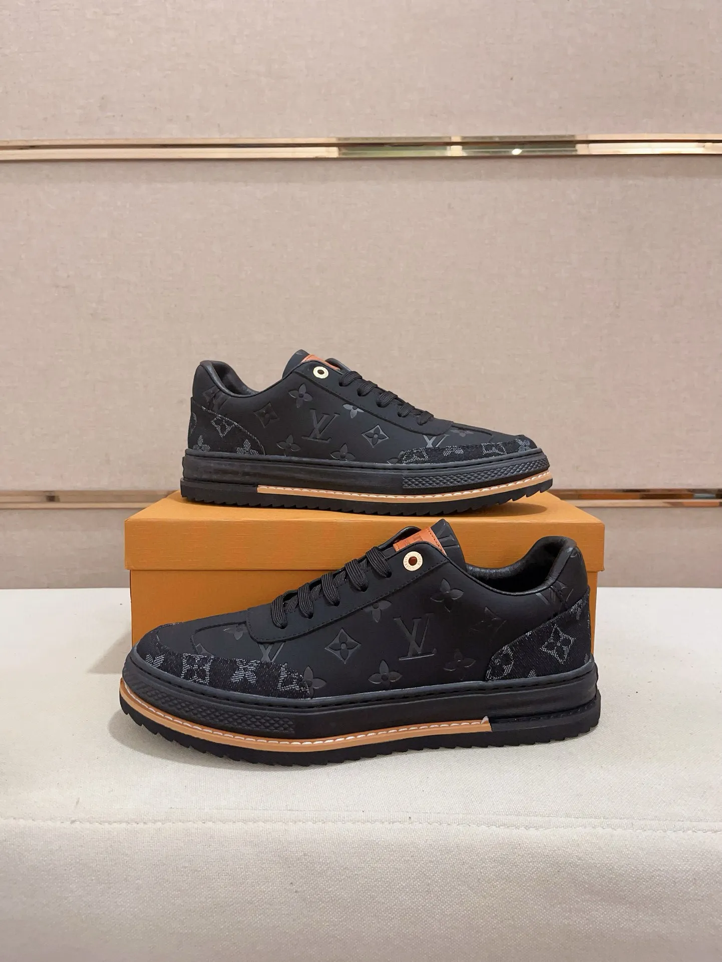Men's shoes💰 400💰Louis Vuitton (Louis Vuitton/LV) top 🔍🔍 new models are on sale at the same time, the upper 🇮🇹 imported first-layer cowhide from Italy, fully imported sheepskin lining 💪💪, completely 1⃣️ to 1 ⃣️Re-engraved🇮🇹💪💪, ⚠Sole: The original sole is specially provided by the original factory, the exclusive movable molded sole is super comfortable, ⚠The original factory follows the order, 🔍🔍high quality, you can enter and exit the counter at will, welcome to compare⚠. Code number: 38-44. Can be customized for 45 non-refundable!